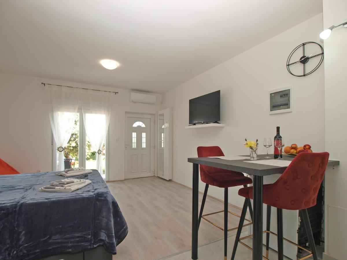Apartment Florinda 2091 Pula Exterior photo
